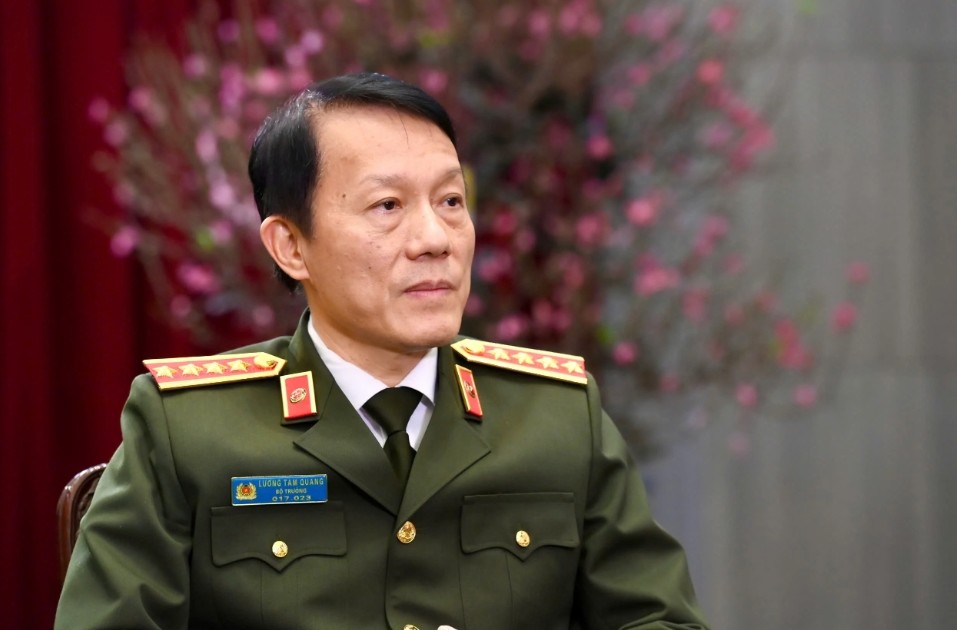 PHẨM CHẤT ANH HÙNG, BẢN LĨNH KIÊN CƯỜNG, “TUYỆT ĐỐI TRUNG THÀNH VỚI ĐẢNG, TỔ QUỐC VÀ NHÂN DÂN”, “VÌ NƯỚC QUÊN THÂN, VÌ DÂN PHỤC VỤ” QUA 80 NĂM XÂY DỰNG, CHIẾN ĐẤU VÀ TRƯỞNG THÀNH CỦA LỰC LƯỢNG CÔNG AN NHÂN DÂN